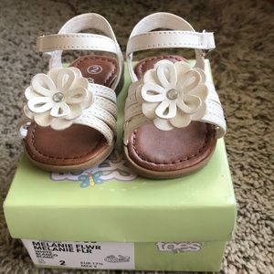 Teeny Toes White Flower Sandals